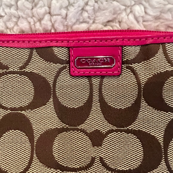 Signature Coach wristlet - Picture 4 of 6